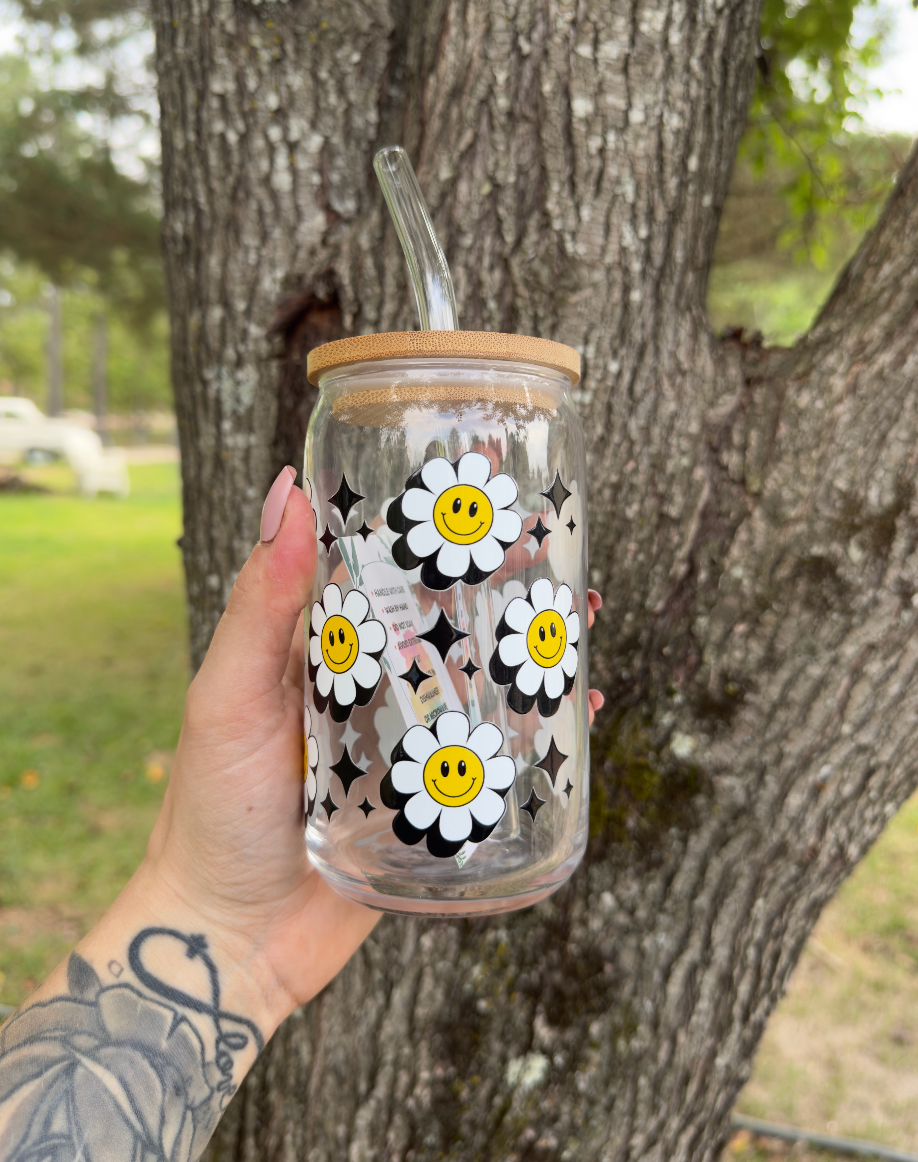 Smiley Face Daisy 16 oz Glass Can w/ Straw