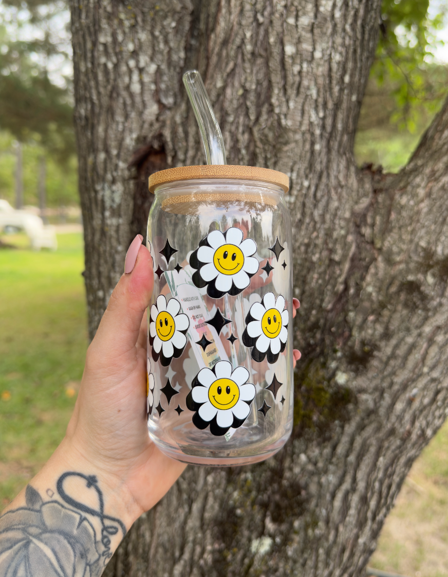 Smiley Face Daisy 16 oz Glass Can w/ Straw